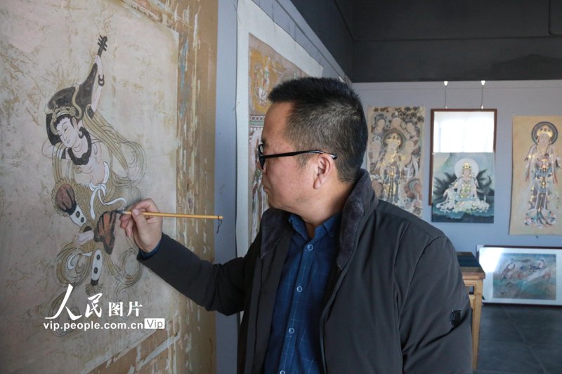敦煌壁画研究：传承与创新的交响曲